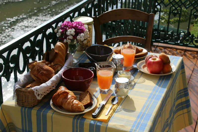 petit  déjeuner sur le balcon